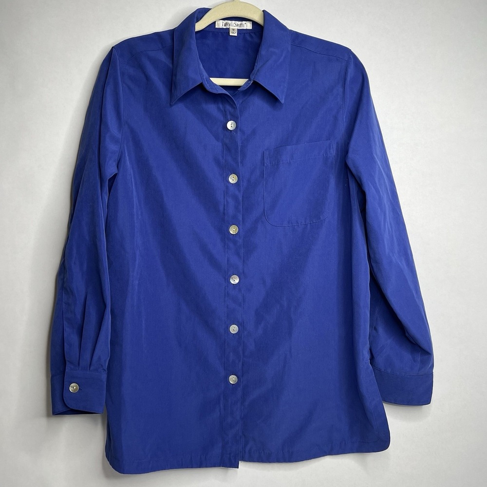 TravelSmith M Medium Shirt Top Blue Button Down Front Collar Long Sleeve No Iron